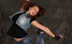 被部长玩弄的人妻HD